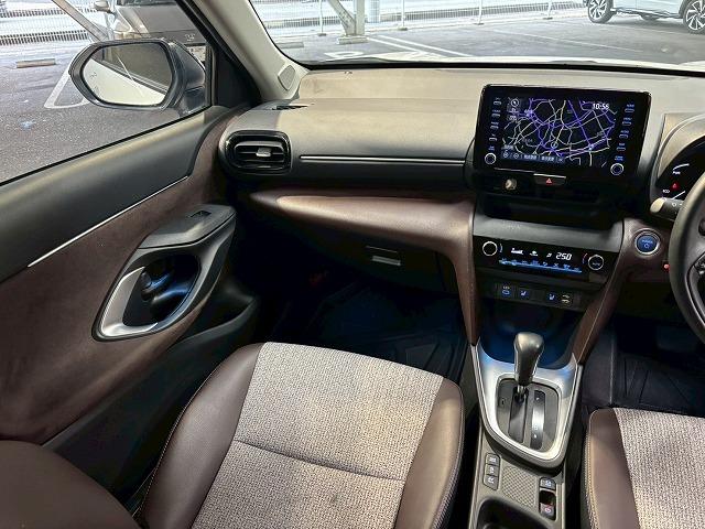 ヤリスクロス ハイブリッドＺ　モデリスタエアロ／全周囲／ナビ／レーダークルーズ／衝突軽減／レーンアシスト／ブラインドスポット／シートヒーター／ステアリングスイッチ／電動リアゲート／Ｂｌｕｅｔｏｏｔｈ接続／１８インチアルミ／ＥＴＣ（54枚目）