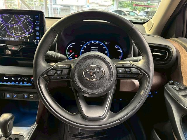 ヤリスクロス ハイブリッドＺ　モデリスタエアロ／全周囲／ナビ／レーダークルーズ／衝突軽減／レーンアシスト／ブラインドスポット／シートヒーター／ステアリングスイッチ／電動リアゲート／Ｂｌｕｅｔｏｏｔｈ接続／１８インチアルミ／ＥＴＣ（56枚目）