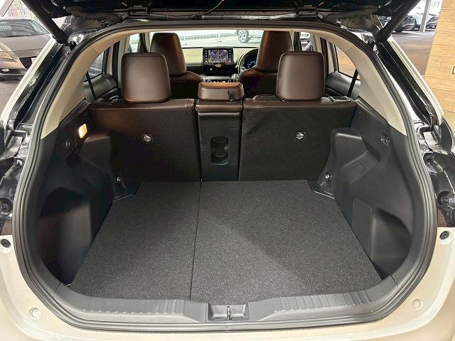 ヤリスクロス ハイブリッドＺ　モデリスタエアロ／全周囲／ナビ／レーダークルーズ／衝突軽減／レーンアシスト／ブラインドスポット／シートヒーター／ステアリングスイッチ／電動リアゲート／Ｂｌｕｅｔｏｏｔｈ接続／１８インチアルミ／ＥＴＣ（57枚目）