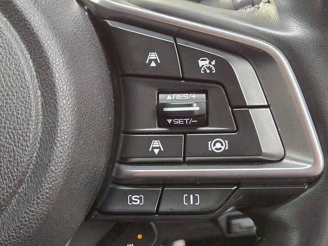 �y���[�_�[�N���[�Y�R���g���[���z�Ǐ]�^�N���[�Y�R���g���[���́A���[�_�[��r�f�I�J�������O���̎Ԃ̏󋵂����m���A�󋵂ɍ��킹�܂��B