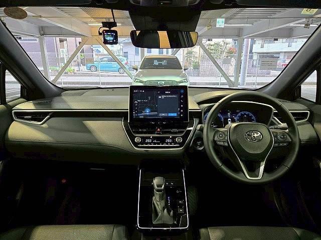 カローラクロス ハイブリッド Z モデリスタ/全周囲/シートヒーター&クーラー/BSM/10型ナビ/パーキングアシスト/レーダークルーズコントロール/パワーシート/オートハイビーム/パワーバックドア/ハーフレザーシート/ETC(3枚目)