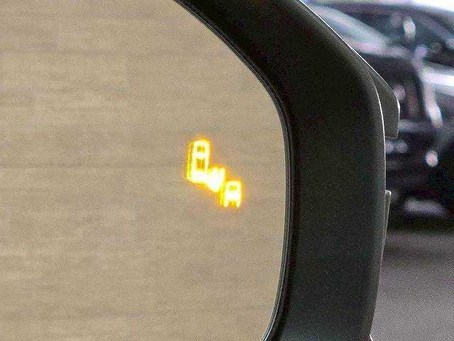 カローラクロス ハイブリッド Z モデリスタ/全周囲/シートヒーター&クーラー/BSM/10型ナビ/パーキングアシスト/レーダークルーズコントロール/パワーシート/オートハイビーム/パワーバックドア/ハーフレザーシート/ETC(7枚目)