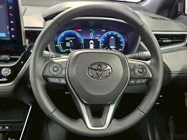 カローラクロス ハイブリッド Z モデリスタ/全周囲/シートヒーター&クーラー/BSM/10型ナビ/パーキングアシスト/レーダークルーズコントロール/パワーシート/オートハイビーム/パワーバックドア/ハーフレザーシート/ETC(42枚目)