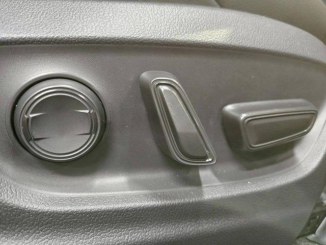 カローラクロス ハイブリッド Z モデリスタ/全周囲/シートヒーター&クーラー/BSM/10型ナビ/パーキングアシスト/レーダークルーズコントロール/パワーシート/オートハイビーム/パワーバックドア/ハーフレザーシート/ETC(45枚目)