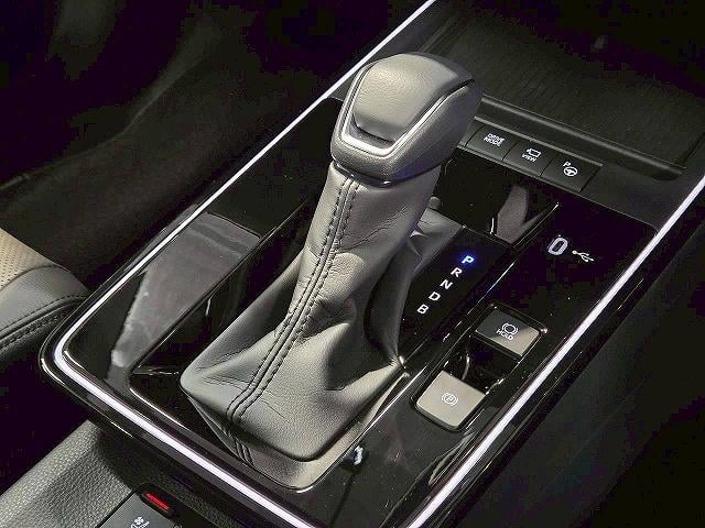 カローラクロス ハイブリッド Z モデリスタ/全周囲/シートヒーター&クーラー/BSM/10型ナビ/パーキングアシスト/レーダークルーズコントロール/パワーシート/オートハイビーム/パワーバックドア/ハーフレザーシート/ETC(63枚目)