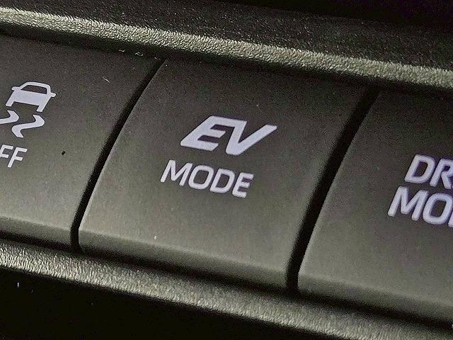 カローラクロス ハイブリッド Z モデリスタ/全周囲/シートヒーター&クーラー/BSM/10型ナビ/パーキングアシスト/レーダークルーズコントロール/パワーシート/オートハイビーム/パワーバックドア/ハーフレザーシート/ETC(70枚目)