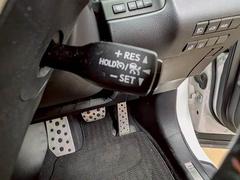 【クルーズコントロール】装備車両になります。遠距離ドライブの高速道路などでは大活躍で疲労軽減に役立ちます。 7
