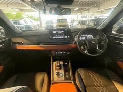 アイポイントが高く、非常に見晴らしの良いコックピットはロングドライブに最適。一度乗ったら病みつきです。 2