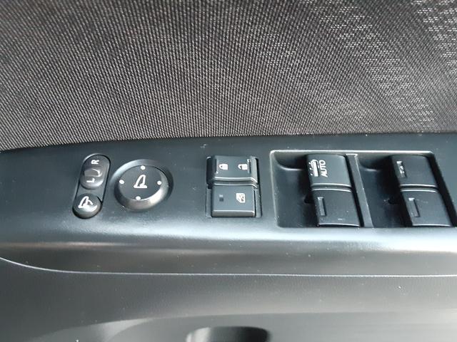 N-BOXカスタム G SSパッケージ 衝突軽減ブレーキ 両側電動スライドドア 純正メモリーナビ ワンセグ BLUETOOTH対応 バックカメラ CD DVD再生 オートライト ディスチャージ ウィンカーミラー アルミ スマートキー(27枚目)