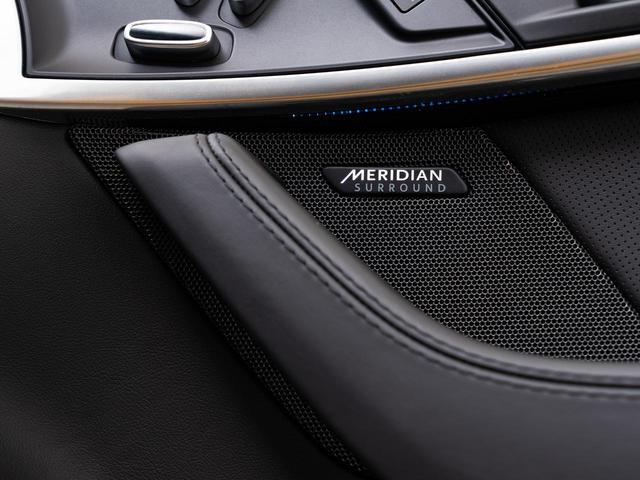 Ｆタイプ Ｒクーペ　認定中古車　ソレントイエロー　ガラスルーフ　ＭＥＲＩＤＩＡＮ　カーボンセラミックブレーキ　可変バルブ　純正２０ＡＷ　パドルシフト　メモリ付きパワーシート　パークアシスト　エクステリアデザインパック（9枚目）