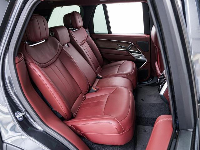 レンジローバー ＨＳＥ　Ｄ３００　スタンダードホイールベース　認定中古車　純正２３インチＡＷ　電動ステップ　サンルーフ　衝突軽減　ＭＥＲＩＤＩＡＮ　デジタルミラー　エアサス　シートクーラー　メモリ付パワーシート　アダプティブクルーズ　ナビ付液晶メーター（42枚目）
