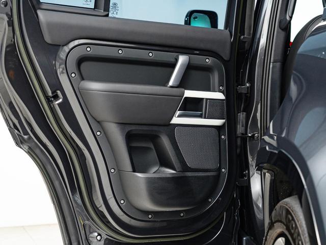 ディフェンダー １１０Ｘ－ダイナミックＨＳＥ　Ｄ３００　認定中古車　純正２２インチＡＷ　パノラミックスライディングルーフ　シートヒータークーラー　ＬＥＤヘッドライト　ＭＥＲＩＤＩＡＮ　ナビ　フル液晶モニター　電動ステアリングコラム　ブラックパック（22枚目）