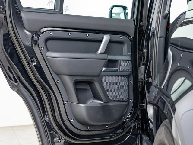 ディフェンダー １１０Ｘ－ダイナミックＨＳＥ　Ｄ３００　認定中古車　パノラミックスライディングルーフ　エアサスペンション　ファミリーパック　ブラックエクステリアパック　マトリックスＬＥＤヘッドライト　ベンチレーション　ＭＥＲＩＤＩＡＮサウンド（18枚目）
