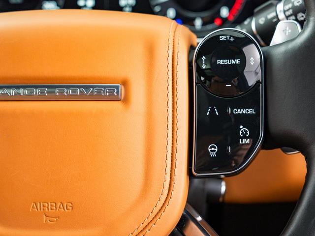 レンジローバー オートバイオグラフィー　ロングホイールベース　認定中古車　純正２２インチＡＷ　パノラミックルーフ　エアサス　後席モニター　電動サイドステップ　全席シートヒーター＆クーラー　ＭＥＲＩＤＩＡＮ　電動調整ステアリングコラム　フル液晶メーター（20枚目）
