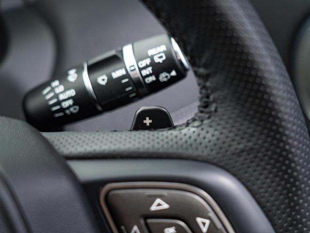 レンジローバーイヴォーク ランドマークエディション　認定中古車　純正１９インチＡＷ　ＭＥＲＩＤＩＡＮ　パノラミックルーフ　シートヒーター　パワーシート　パワーテールゲート　テレインレスポンス　パドルシフト　全周囲カメラ（7枚目）