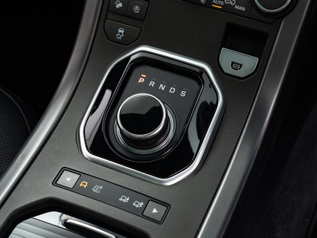 レンジローバーイヴォーク ランドマークエディション　認定中古車　純正１９インチＡＷ　ＭＥＲＩＤＩＡＮ　パノラミックルーフ　シートヒーター　パワーシート　パワーテールゲート　テレインレスポンス　パドルシフト　全周囲カメラ（12枚目）