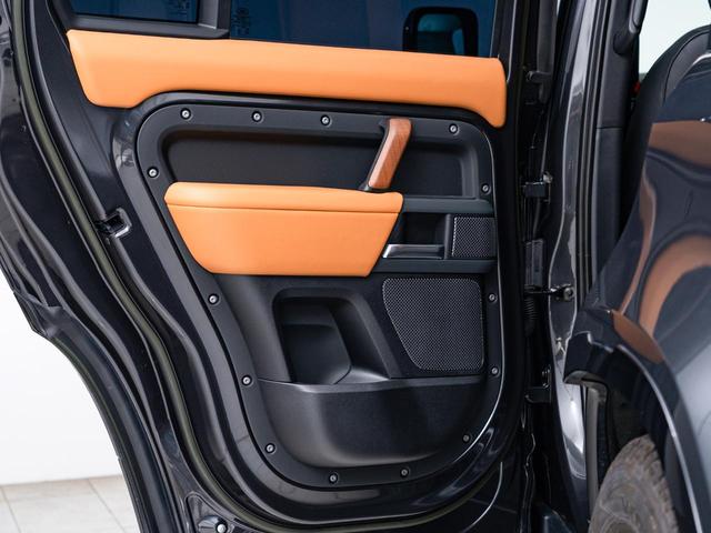 ディフェンダー １１０Ｘ－ダイナミックＨＳＥ　Ｄ３００　認定中古車　純正２０インチＡＷ　パノラミックルーフ　エアサス　前席シートクーラー　シートヒーター　ＭＥＲＩＤＩＡＮ　メモリ付きパワーシート　３Ｄサラウンドカメラ　サイドステップ　３Ｄサラウンドカメラ（15枚目）