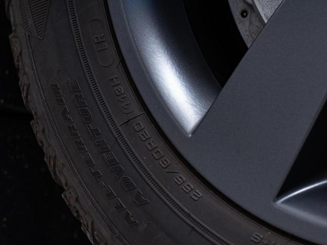 ディフェンダー １１０Ｘ－ダイナミックＨＳＥ　Ｄ３００　認定中古車　純正２０インチＡＷ　パノラミックルーフ　エアサス　前席シートクーラー　シートヒーター　ＭＥＲＩＤＩＡＮ　メモリ付きパワーシート　３Ｄサラウンドカメラ　サイドステップ　３Ｄサラウンドカメラ（26枚目）