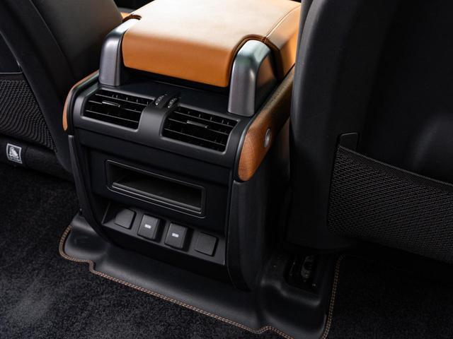 ディフェンダー １１０Ｘ－ダイナミックＨＳＥ　Ｄ３００　認定中古車　純正２０インチＡＷ　パノラミックルーフ　エアサス　前席シートクーラー　シートヒーター　ＭＥＲＩＤＩＡＮ　メモリ付きパワーシート　３Ｄサラウンドカメラ　サイドステップ　３Ｄサラウンドカメラ（30枚目）
