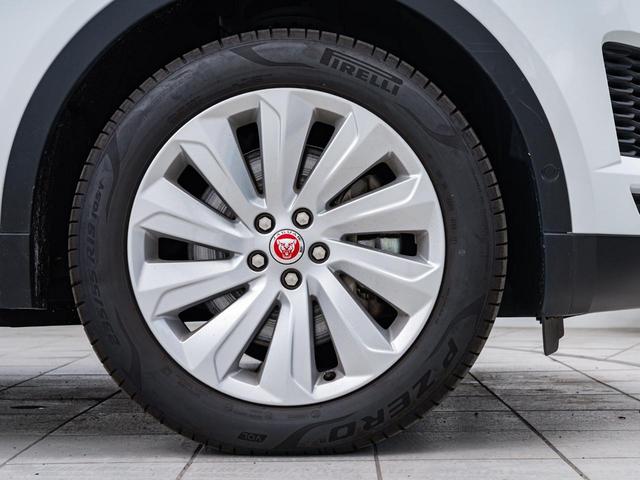 Ｅペイス ＳＥ　２５０ＰＳ　認定中古車　純正１９インチＡＷ　シートヒーター　ＭＥＲＩＤＩＡＮ　全周囲カメラ　パワーシート　パワーテールゲート　ジャガードライブコントロール　アダプティブクルーズコントロール（3枚目）