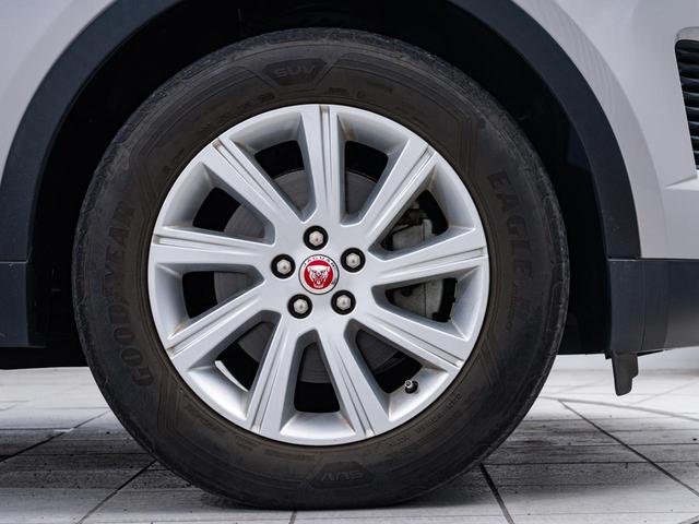 Ｅペイス ベースグレード　１８０ＰＳ　認定中古車　純正１９インチＡＷ　シートヒーター　全周囲カメラ　パワーシート　パワーテールゲート　ジャガードライブコントロール　アダプティブクルーズコントロール（3枚目）