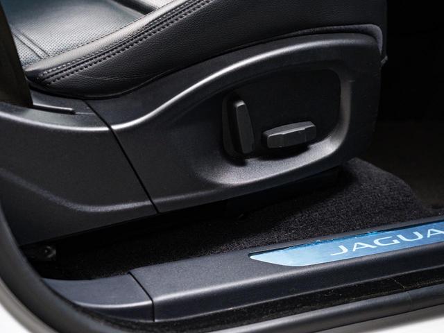 Ｅペイス ベースグレード　１８０ＰＳ　認定中古車　純正１９インチＡＷ　シートヒーター　全周囲カメラ　パワーシート　パワーテールゲート　ジャガードライブコントロール　アダプティブクルーズコントロール（4枚目）