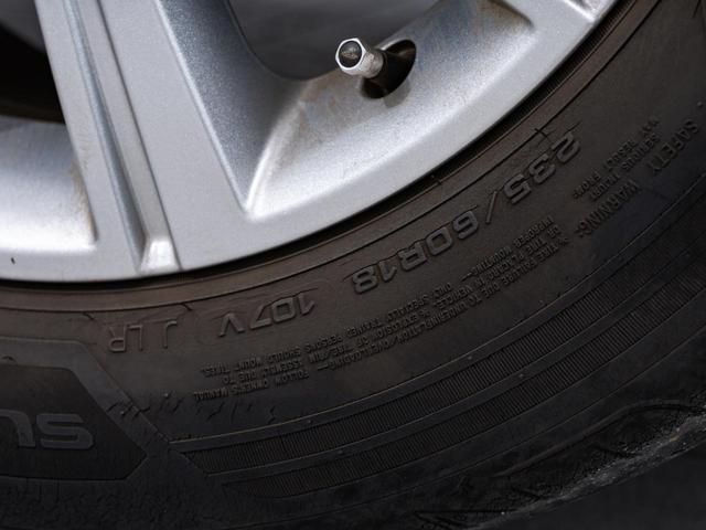 Ｅペイス ベースグレード　１８０ＰＳ　認定中古車　純正１９インチＡＷ　シートヒーター　全周囲カメラ　パワーシート　パワーテールゲート　ジャガードライブコントロール　アダプティブクルーズコントロール（23枚目）