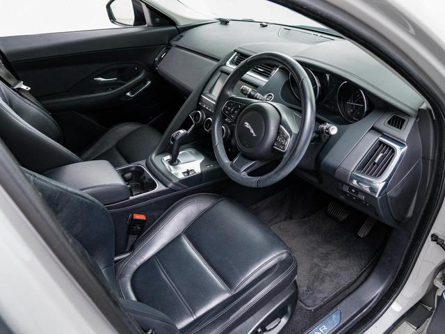 Ｅペイス ベースグレード　１８０ＰＳ　認定中古車　純正１９インチＡＷ　シートヒーター　全周囲カメラ　パワーシート　パワーテールゲート　ジャガードライブコントロール　アダプティブクルーズコントロール（30枚目）