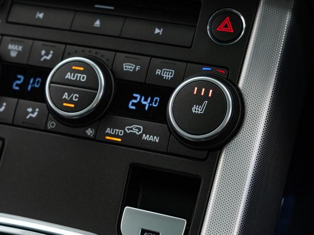 レンジローバーイヴォーク ＨＳＥダイナミック　認定中古車　純正２０インチＡＷ　ＭＥＲＩＤＩＡＮ　パノラミックルーフ　シートヒーター　パドルシフト　パワーテールゲート　テレインレスポンス　メモリ付きパワーシート　アンビエントライト（6枚目）