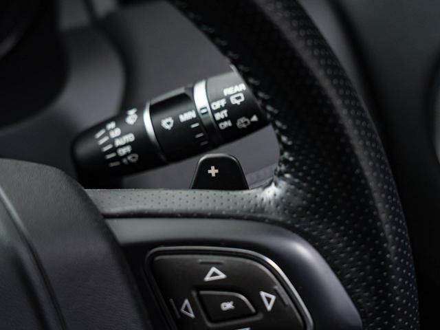 レンジローバーイヴォーク ＨＳＥダイナミック　認定中古車　純正２０インチＡＷ　ＭＥＲＩＤＩＡＮ　パノラミックルーフ　シートヒーター　パドルシフト　パワーテールゲート　テレインレスポンス　メモリ付きパワーシート　アンビエントライト（7枚目）