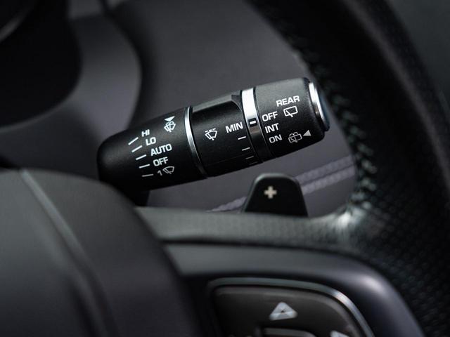 レンジローバーイヴォーク ＨＳＥダイナミック　認定中古車　純正２０インチＡＷ　ＭＥＲＩＤＩＡＮ　パノラミックルーフ　シートヒーター　パドルシフト　パワーテールゲート　テレインレスポンス　メモリ付きパワーシート　アンビエントライト（38枚目）