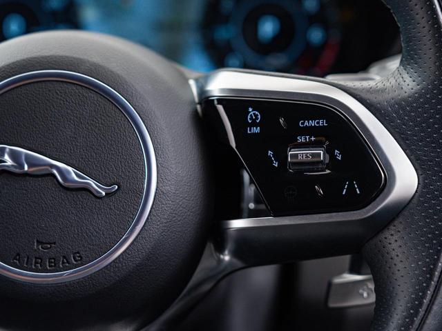 Eペイス R‐ダイナミック SE P250 認定中古車 衝突被害軽減ブレーキ アダプティブクルーズコントロール ナビ ターボ APPLECarplay 全周囲カメラ 純正19インチAW(11枚目)