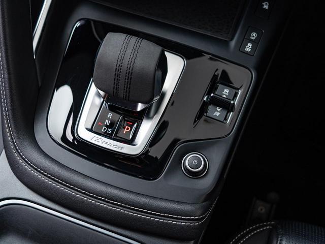 Eペイス R‐ダイナミック SE P250 認定中古車 衝突被害軽減ブレーキ アダプティブクルーズコントロール ナビ ターボ APPLECarplay 全周囲カメラ 純正19インチAW(12枚目)