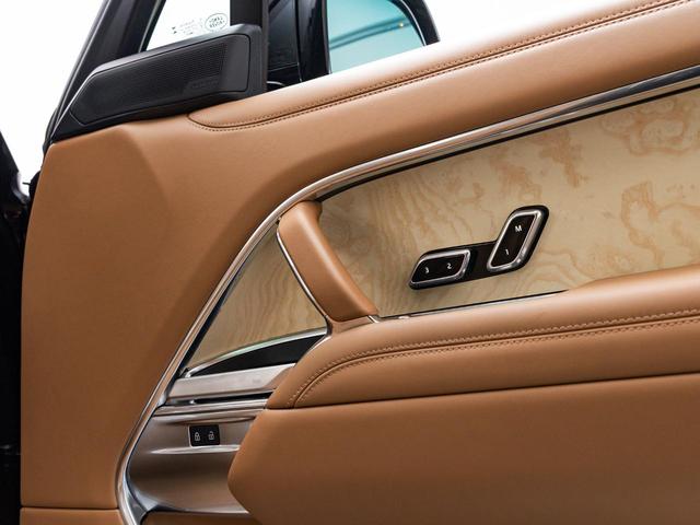 レンジローバー SV P615 スタンダードホイールベース 認定中古車 セレニティエクステリア セレニティインテリア パノラミックルーフ エアサス 電動サイドステップ ヘッドアップディスプレイ インテリアビューミラー 全席シートヒーター&クーラー(11枚目)