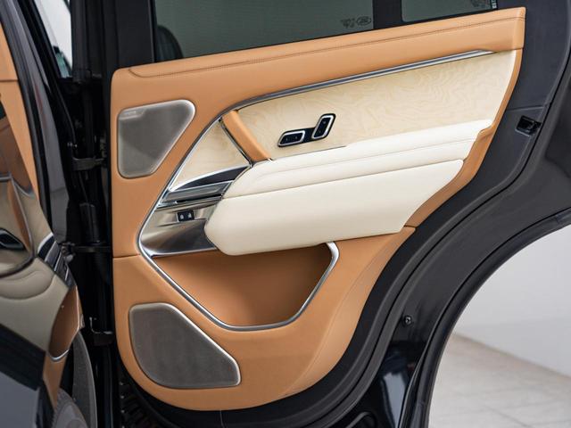 レンジローバー SV P615 スタンダードホイールベース 認定中古車 セレニティエクステリア セレニティインテリア パノラミックルーフ エアサス 電動サイドステップ ヘッドアップディスプレイ インテリアビューミラー 全席シートヒーター&クーラー(23枚目)