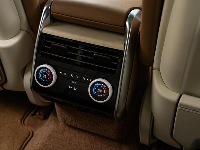 レンジローバー SV P615 スタンダードホイールベース 認定中古車 セレニティエクステリア セレニティインテリア パノラミックルーフ エアサス 電動サイドステップ ヘッドアップディスプレイ インテリアビューミラー 全席シートヒーター&クーラー(36枚目)