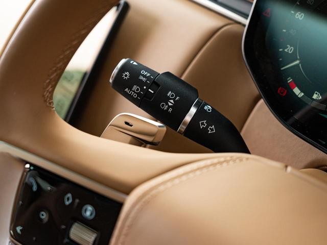 レンジローバー SV P615 スタンダードホイールベース 認定中古車 セレニティエクステリア セレニティインテリア パノラミックルーフ エアサス 電動サイドステップ ヘッドアップディスプレイ インテリアビューミラー 全席シートヒーター&クーラー(43枚目)