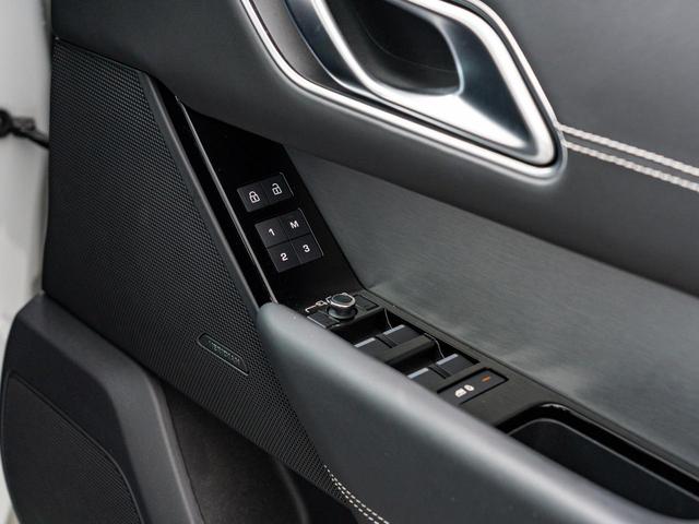 レンジローバーヴェラール R ダイナミック S P250 認定中古車 純正21インチAW MERIDIAN パノラミックルーフ シートヒーター&クーラー メモリ付きパワーシート パドルシフト パワーテールゲート テレインレスポンス 3Dサラウンドカメラ(15枚目)