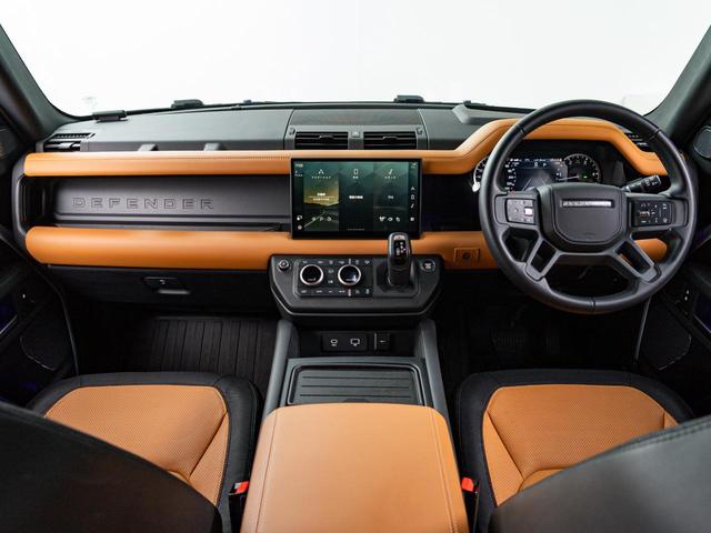 ディフェンダー １１０Ｘ－ダイナミックＨＳＥ　Ｄ３００　認定中古車　純正２０インチＡＷ　シートヒーター＆クーラー　ＭＥＲＩＤＩＡＮ　サイドステップ　メモリ付きパワーシート　アップルカープレイ　アンドロイドオート　３Ｄサラウンドカメラ（2枚目）