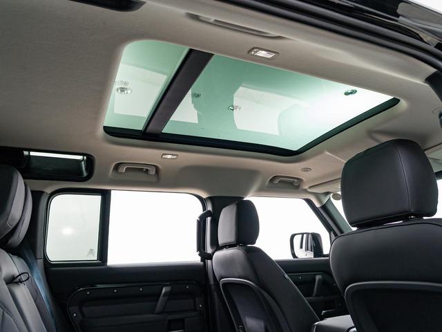 ディフェンダー １１０Ｓ　Ｄ３００　認定中古車　純正１９インチＡＷ　パノラミックルーフ　シートヒーター　純正サイドステップ　フル液晶メーター　３Ｄサラウンドカメラ　テレインレスポンス　アップルカープレイ　アンドロイドオート（4枚目）