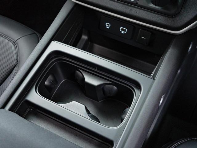 ディフェンダー １１０Ｓ　Ｄ３００　認定中古車　純正１９インチＡＷ　パノラミックルーフ　シートヒーター　純正サイドステップ　フル液晶メーター　３Ｄサラウンドカメラ　テレインレスポンス　アップルカープレイ　アンドロイドオート（41枚目）