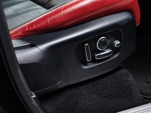 レンジローバースポーツ オートバイオグラフィーダイナミック　認定中古車　パノラミックスライディングルーフ　ＬＥＤヘッドライト　シートクーラー　シートヒーター　ステアリングヒーター　レッドレザー　純正２２インチＡＷ　ブラックパック　フル液晶メーター（37枚目）