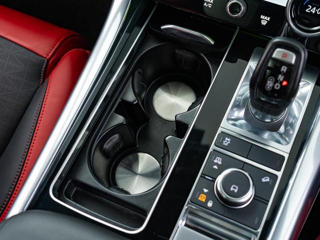 レンジローバースポーツ オートバイオグラフィーダイナミック　認定中古車　パノラミックスライディングルーフ　ＬＥＤヘッドライト　シートクーラー　シートヒーター　ステアリングヒーター　レッドレザー　純正２２インチＡＷ　ブラックパック　フル液晶メーター（46枚目）