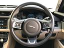 JaguarDriveコントロールは標準・ダイナミック・ウィンターの各モードを選択可能。ステアリング、スロットルレスポンス、シフトポイントを最適化。気分や路面状況にあわせてセレクトしてください。