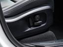 電動パワーシートですので運転中のシート調節も安全に行えます。微調整も可能ですのであなただけのドライビングポジションを実現します。