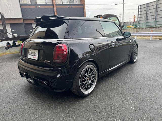 ＭＩＮＩ ジョンクーパーワークス　ビルシュタイン車高調・ＥＶＥＮＴＵＲＩエアインテーク・カーボン・ＧＩＧＡＭＯＴフロントリップ・レムズマフラー・ＢＢＳ１８インチアルミホイール（8枚目）