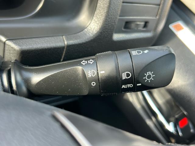 ハイエースバン スーパーGL ダークプライムII 保証付 修復歴無 禁煙車 ワンオーナー 車検2年付 スタッドレスタイヤ4本付 バックカメラ ドライブレコーダー ナビ フルセグTV Bluetooth ETC プッシュスタートCD DVD 取扱説明書(18枚目)