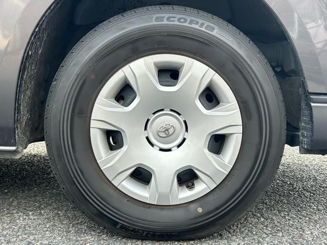 ハイエースバン スーパーGL ダークプライムII 保証付 修復歴無 禁煙車 ワンオーナー 車検2年付 スタッドレスタイヤ4本付 バックカメラ ドライブレコーダー ナビ フルセグTV Bluetooth ETC プッシュスタートCD DVD 取扱説明書(23枚目)