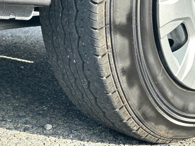 ハイエースバン スーパーGL ダークプライムII 保証付 修復歴無 禁煙車 ワンオーナー 車検2年付 スタッドレスタイヤ4本付 バックカメラ ドライブレコーダー ナビ フルセグTV Bluetooth ETC プッシュスタートCD DVD 取扱説明書(28枚目)