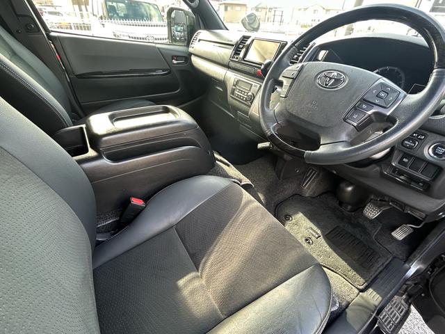 ハイエースバン スーパーGL ダークプライムII 保証付 修復歴無 禁煙車 ワンオーナー 車検2年付 スタッドレスタイヤ4本付 バックカメラ ドライブレコーダー ナビ フルセグTV Bluetooth ETC プッシュスタートCD DVD 取扱説明書(39枚目)
